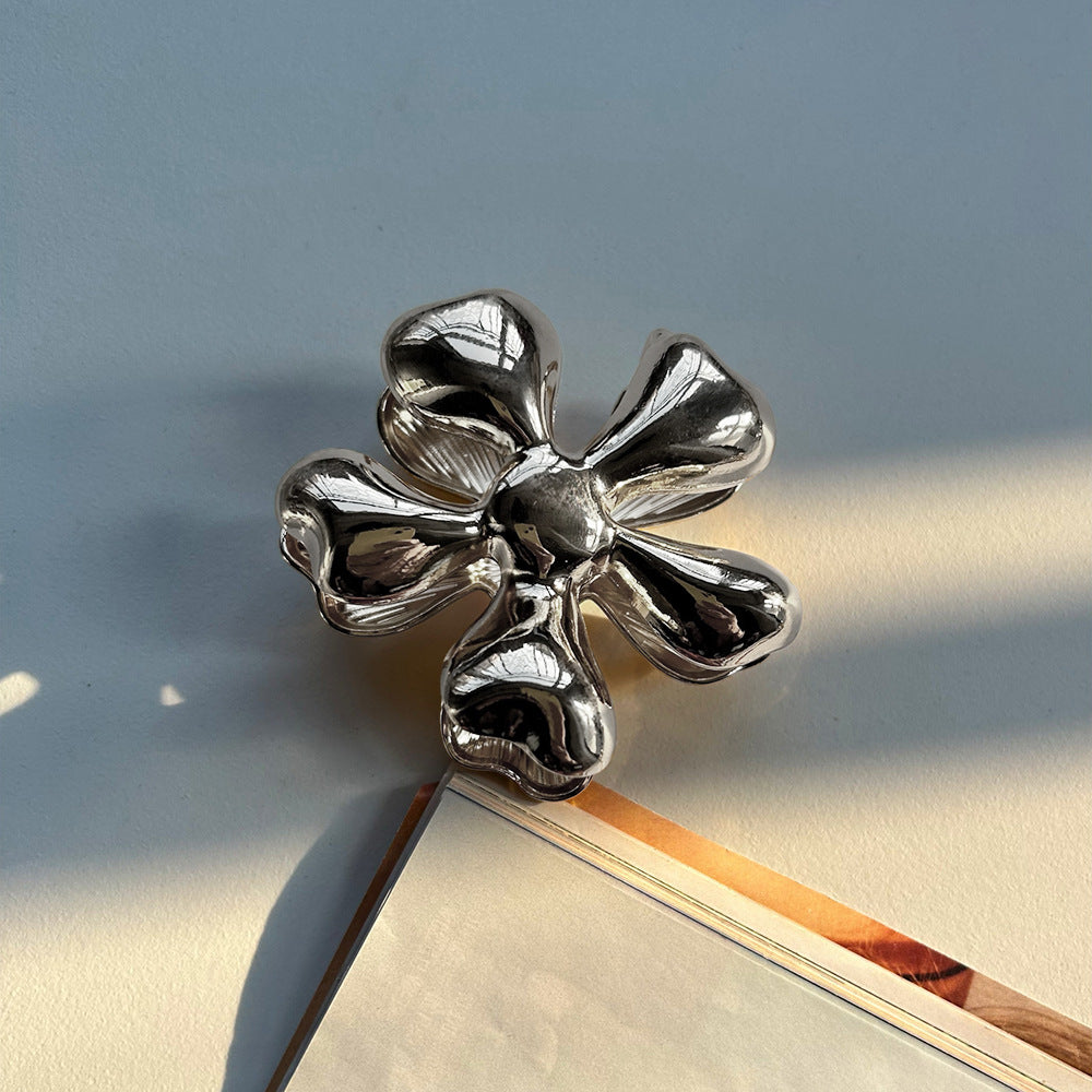 Chic Shell Hairpin