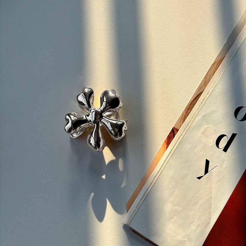 Chic Shell Hairpin