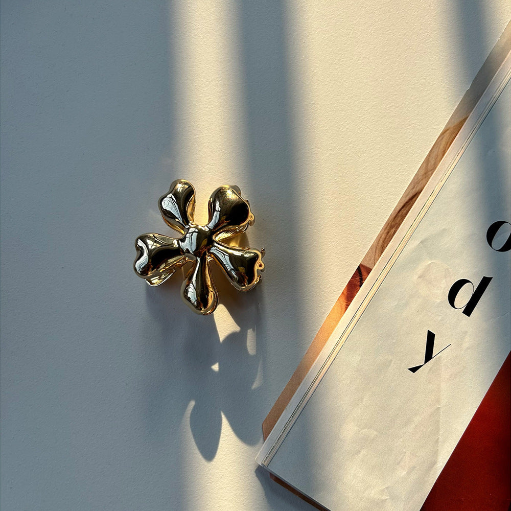 Chic Shell Hairpin