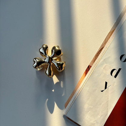 Chic Shell Hairpin
