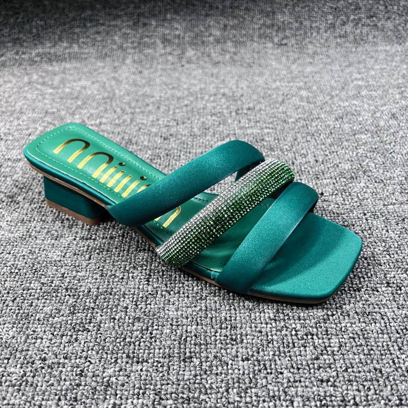 L40812 Rhinestone Flat Slippers