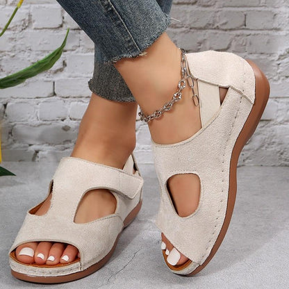 2023 New Roman Ladies Thick Soled Hollow Sandals