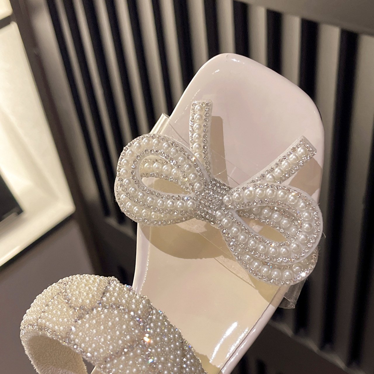 Pearls Beaded Rhinestone Bowknot Design Chunky Heel Sandals