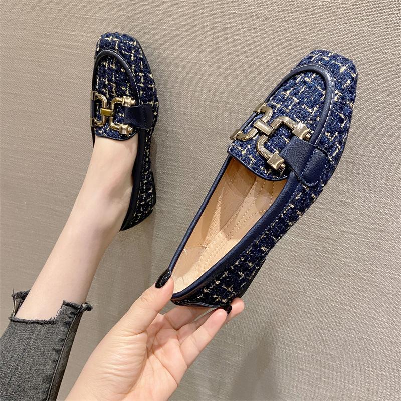 2023 Spring New Casual Shoes Soft Leather Metal Decoration British Style Ladies Flat Shoes